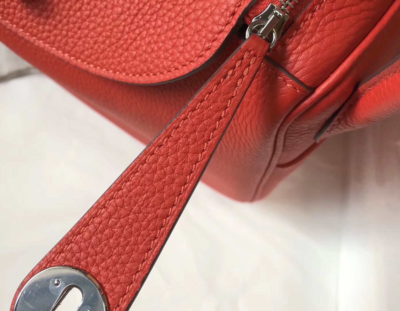 Hermes Lindy 26cm Bag In Red Clemence Leather PHW - Image 5