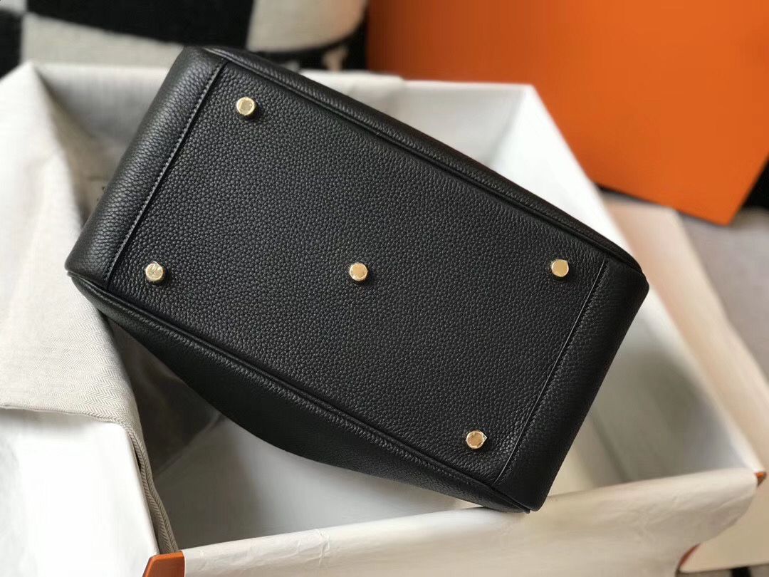 Hermes Lindy 30cm Bag In Black Clemence Leather GHW - Image 4