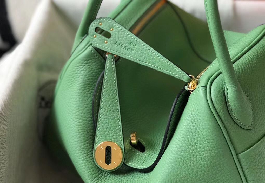 Hermes Lindy 30cm Bag In Vert Criquet Clemence Leather GHW - Image 5