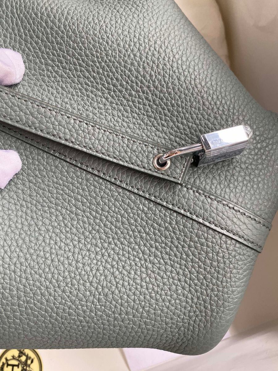 Hermes Picotin Lock 18 Handmade Bag in Vert Amande Clemence Leather - Image 4