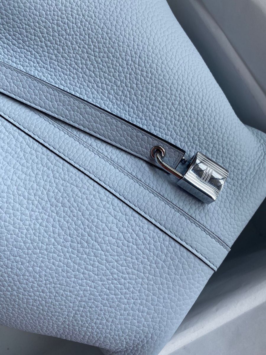 Hermes Picotin Lock 22 Handmade Bag in Blue Brume Clemence Leather - Image 4