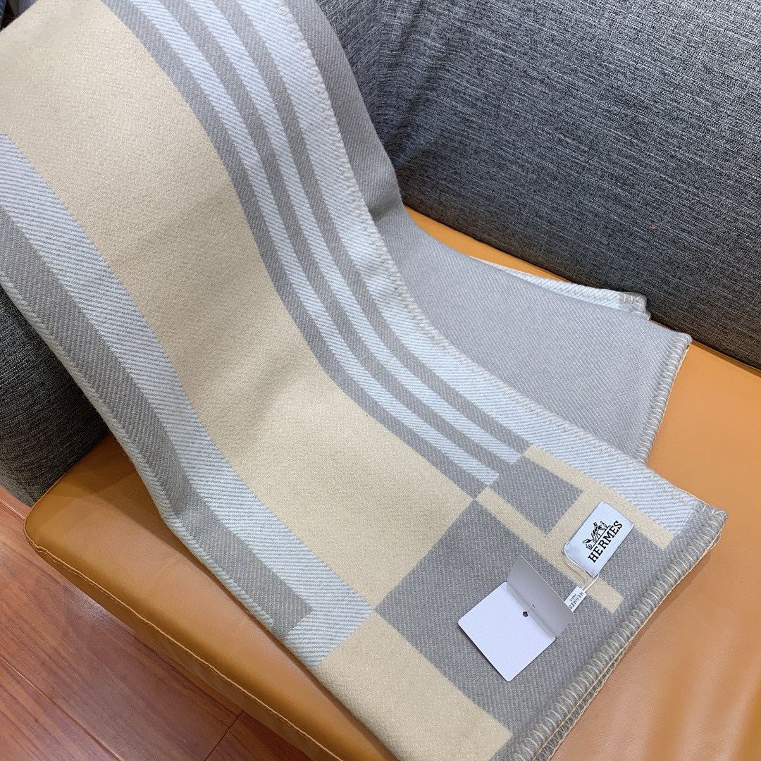 Hermes Ithaque Blanket in Grey Wool and Cashmere - Image 5