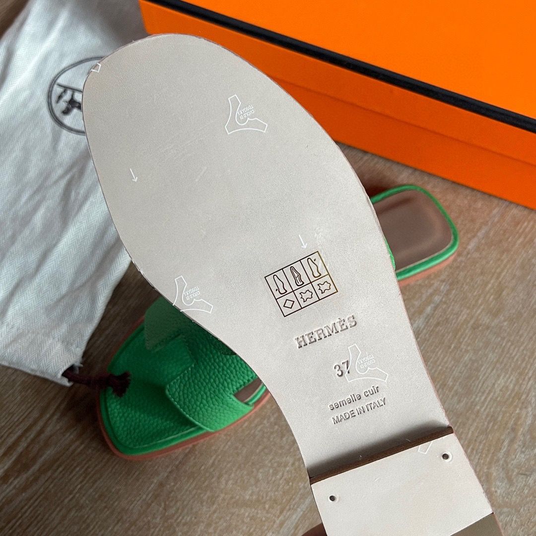 Hermes Oran Slide Sandals in Bambou Clemence Leather - Image 7