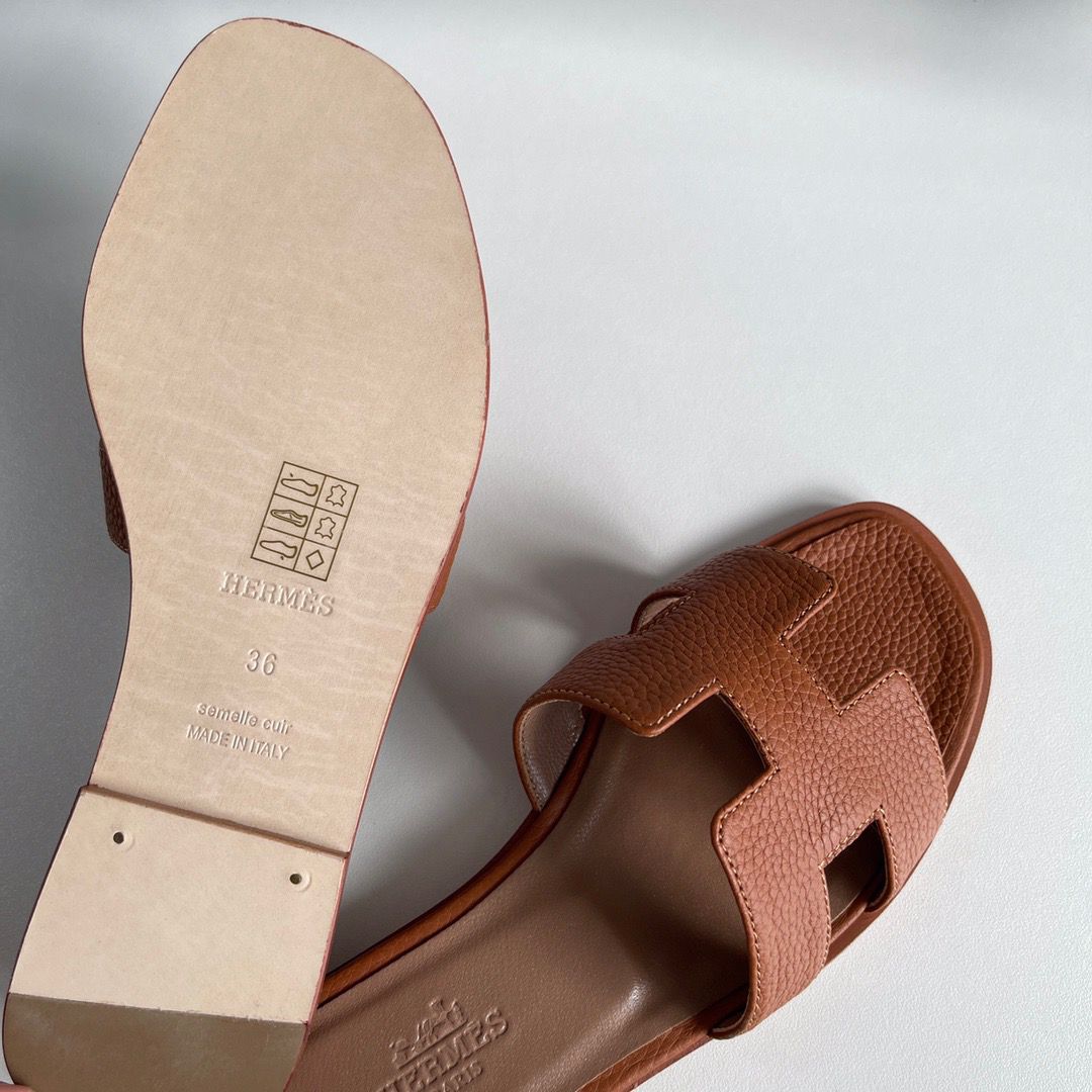 Hermes Oran Slide Sandals In Gold Clemence Leather - Image 6