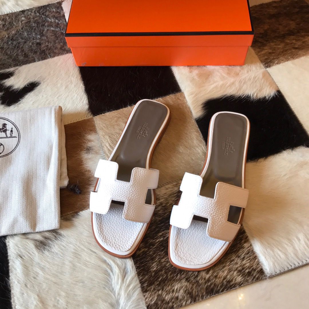Hermes Oran Slide Sandals In White Clemence Leather - Image 3