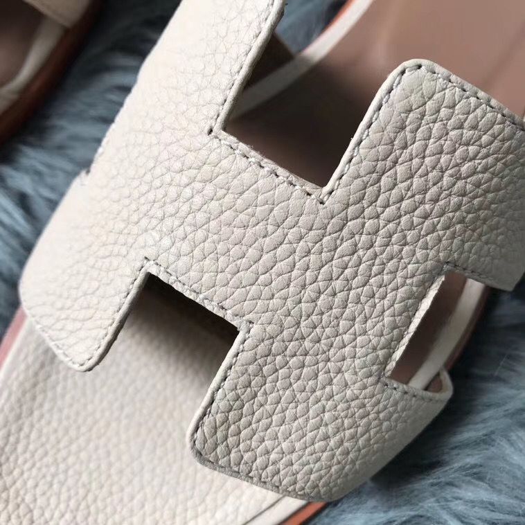 Hermes Oran Sandals In Beton Clemence Leather - Image 4