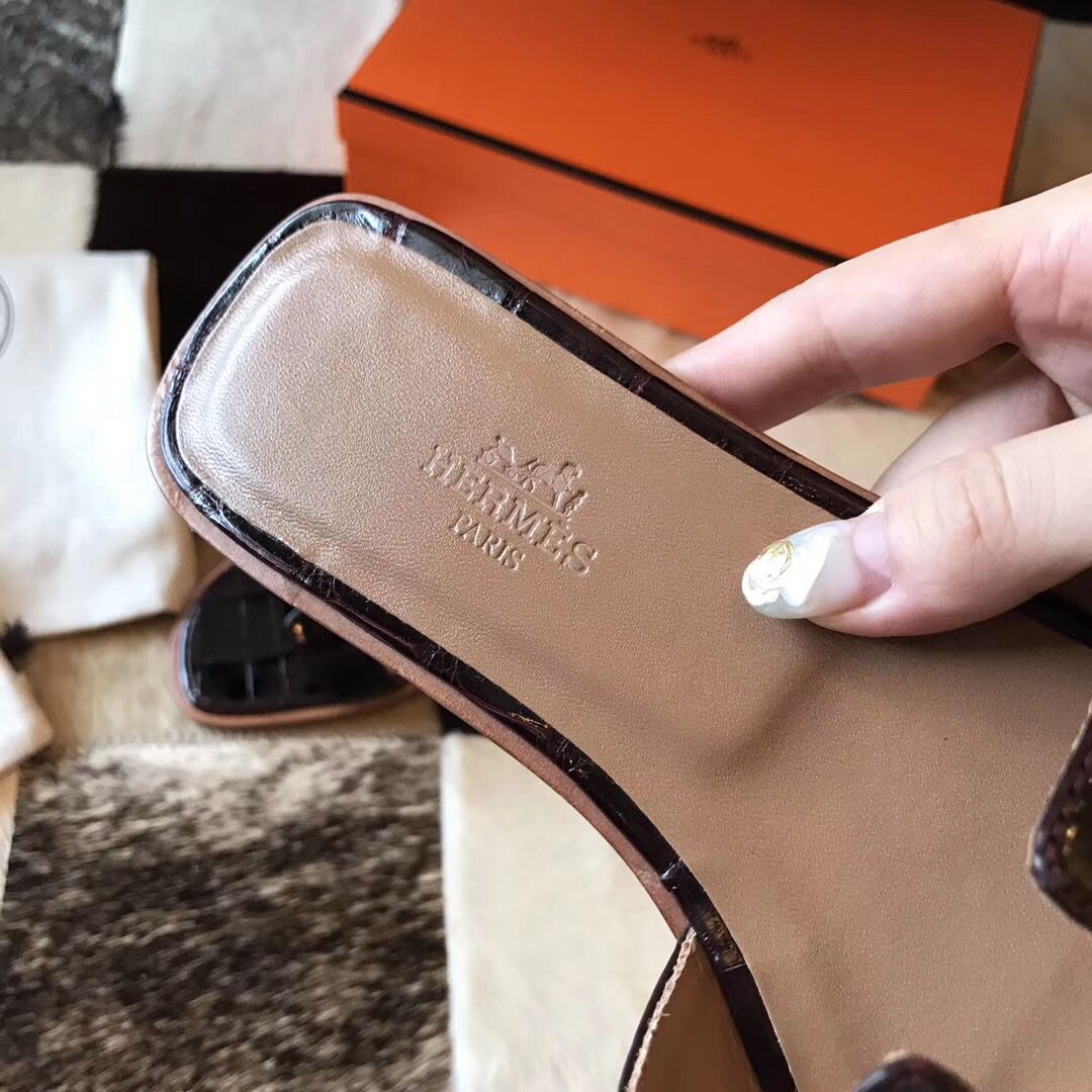 Hermes Oran Sandals In Burgundy Shiny Niloticus Crocodile - Image 6