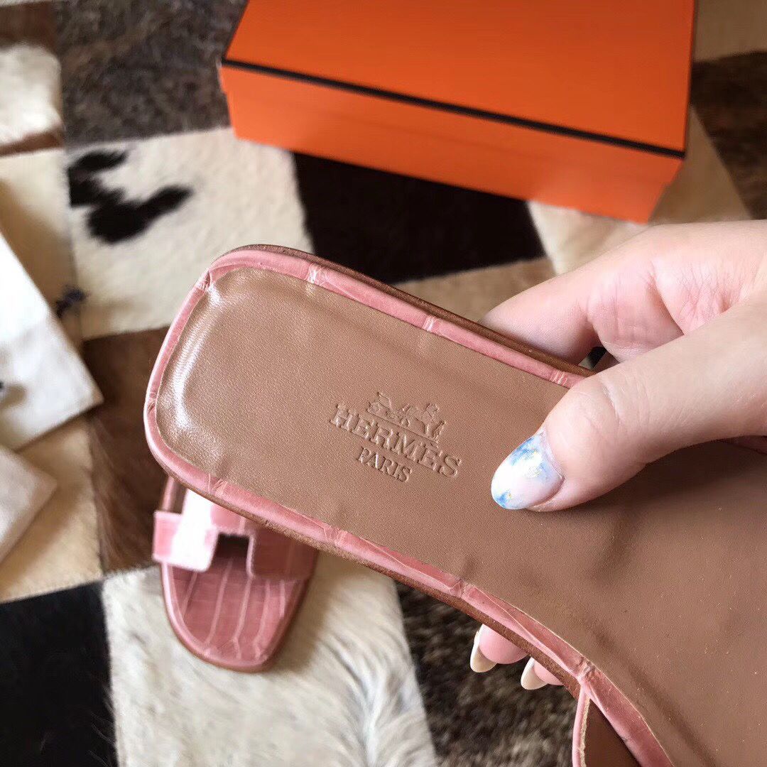 Hermes Oran Sandals In Pink Shiny Niloticus Crocodile - Image 5