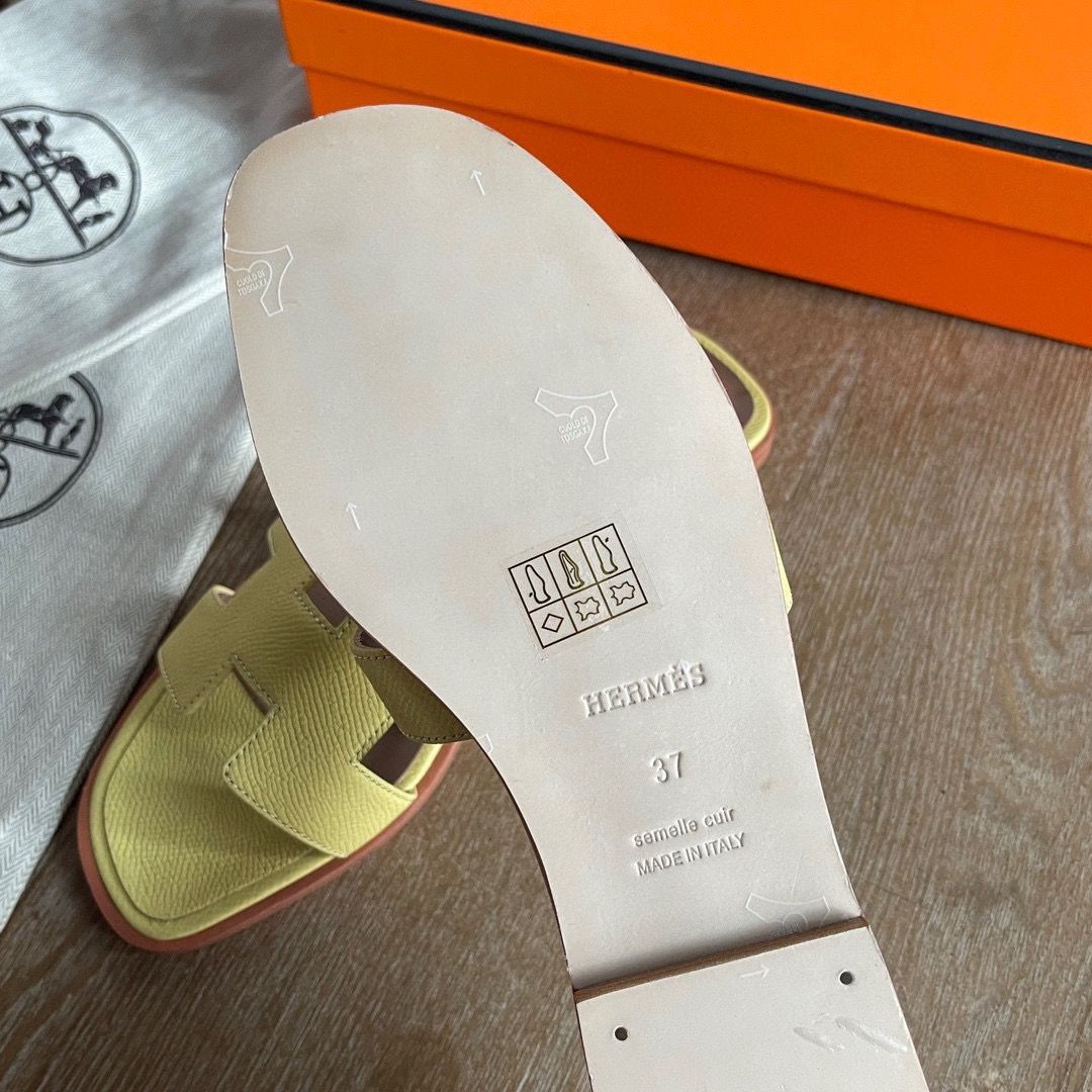 Hermes Oran Slide Sandals in Jaune Poussin Epsom Calfskin - Image 5