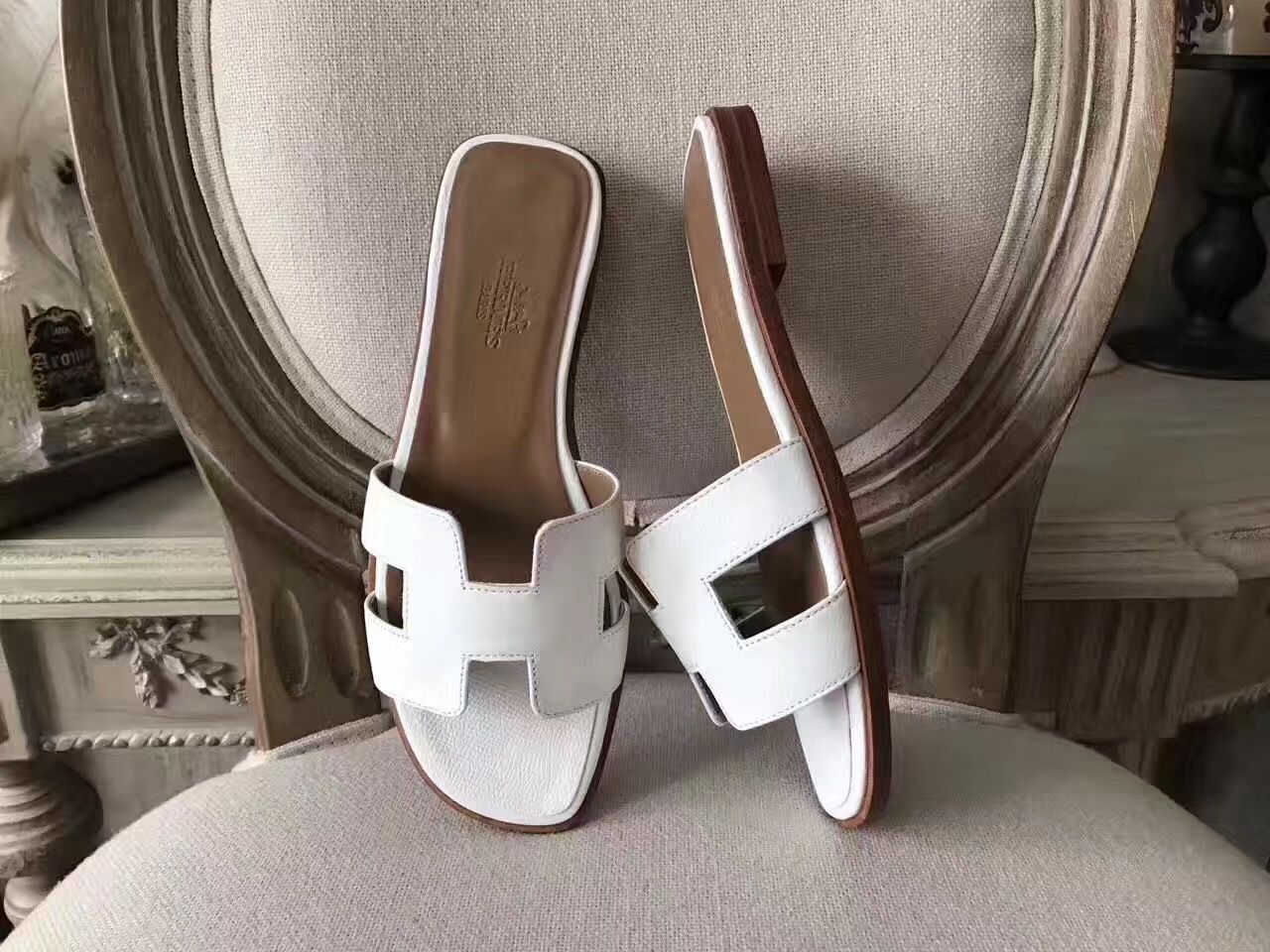 Hermes Oran Sandals In White Epsom Leather - Image 3