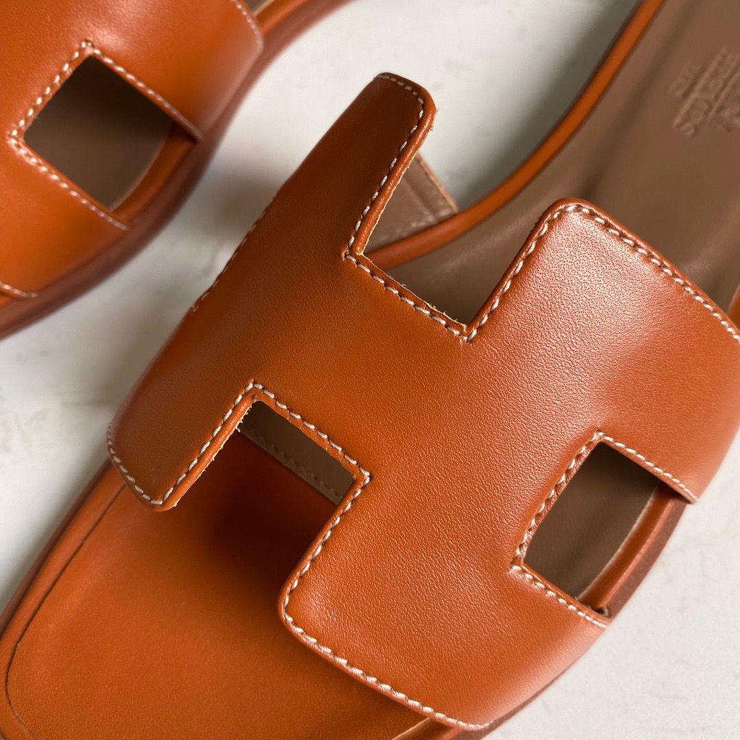 Hermes Oran Slide Sandals In Gold Swift Calfskin - Image 4