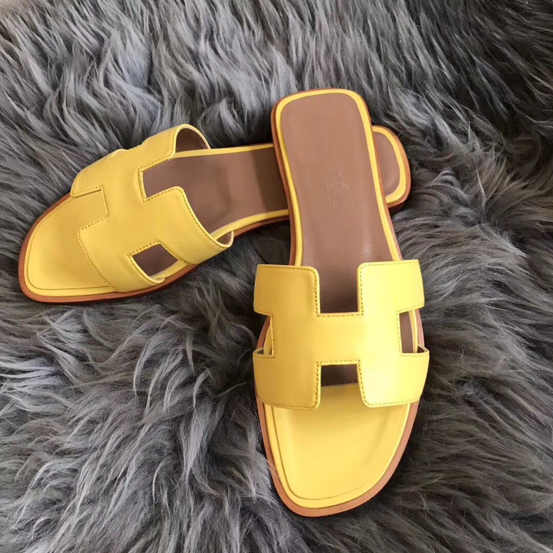 Hermes Oran Sandals In Yellow Swift Leather - Image 3