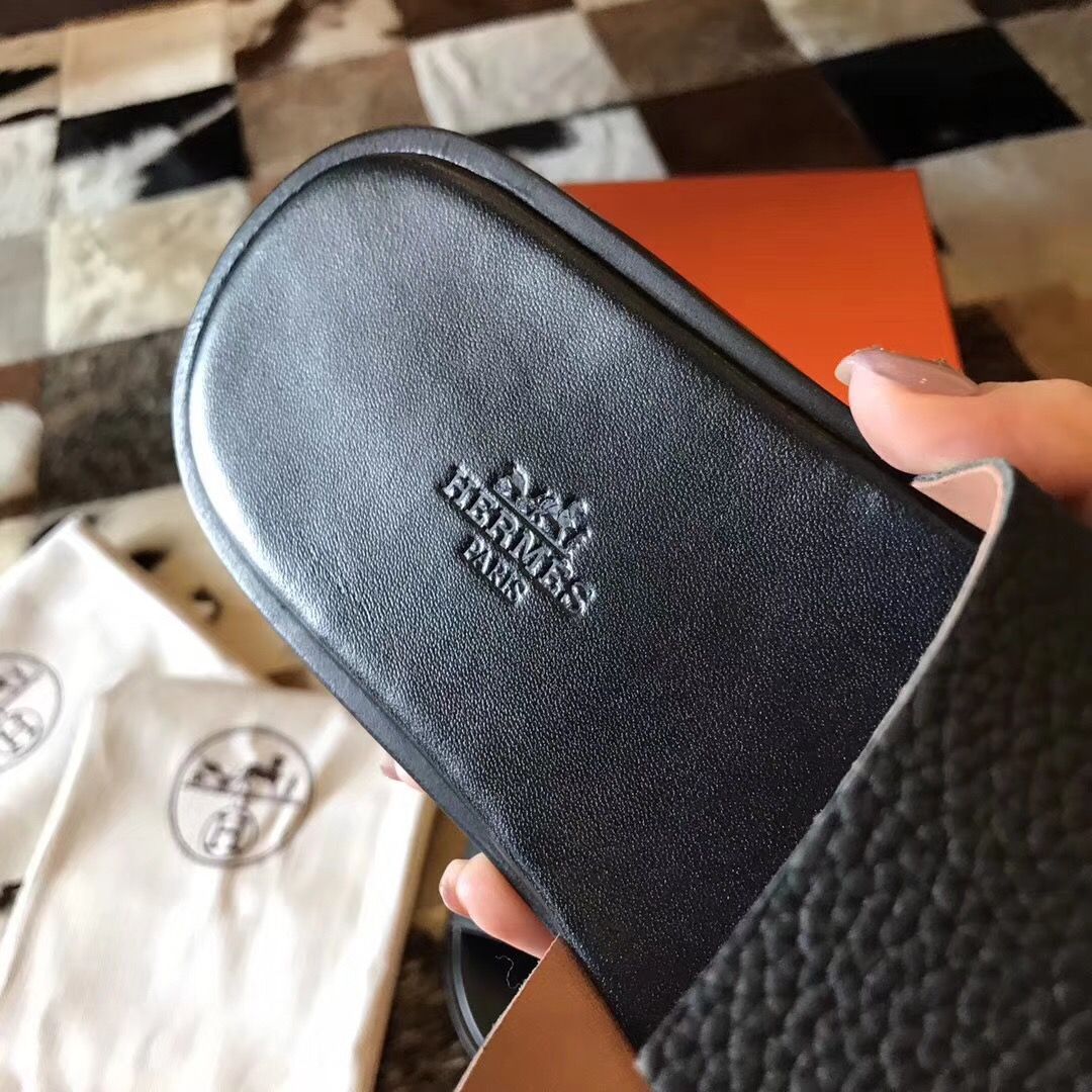 Hermes Izmir Sandals In Black Clemence Leather - Image 3