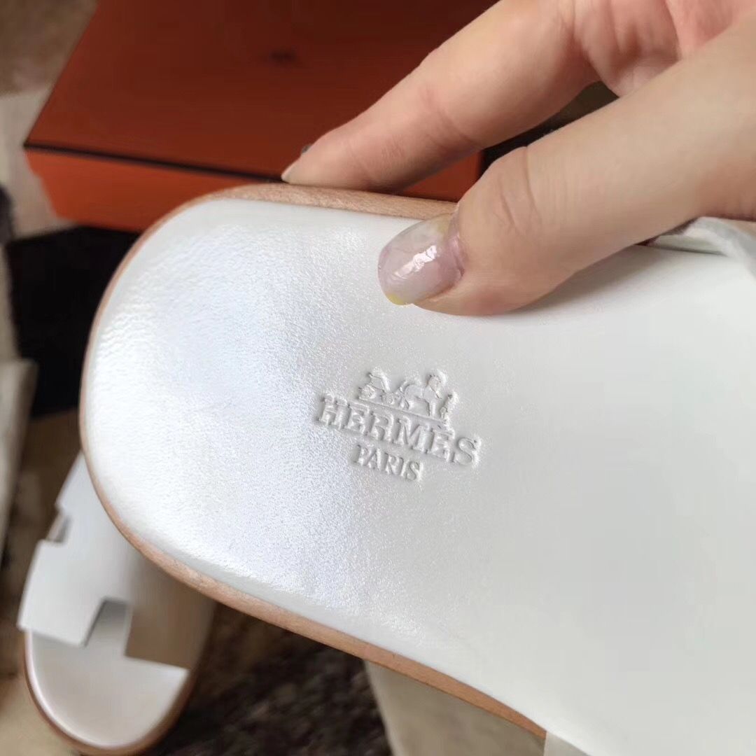 Hermes Izmir Sandals In White Epsom Leather - Image 3