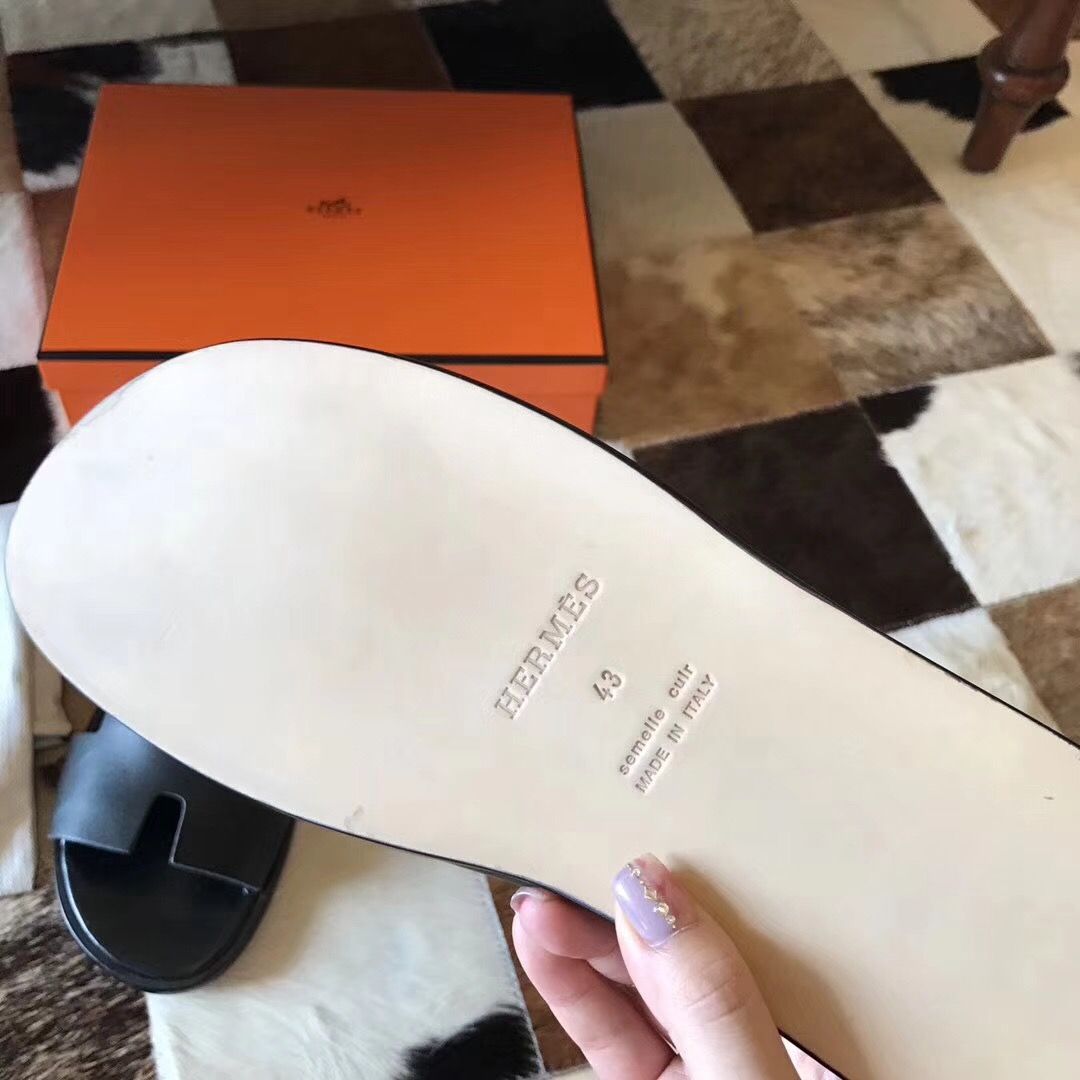 Hermes Black Swift Izmir Sandals - Image 5