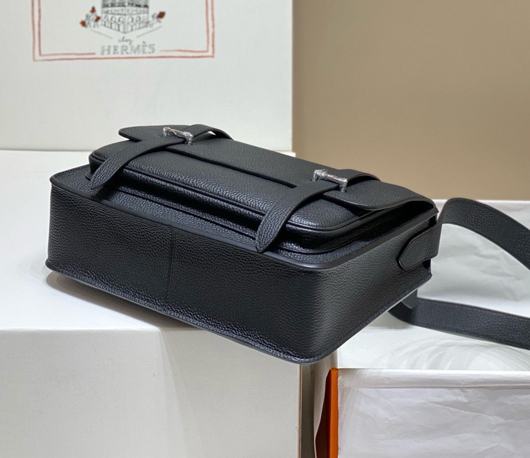 Hermes Steve 30 Messenger Bag in Black Clemence Leather - Image 5
