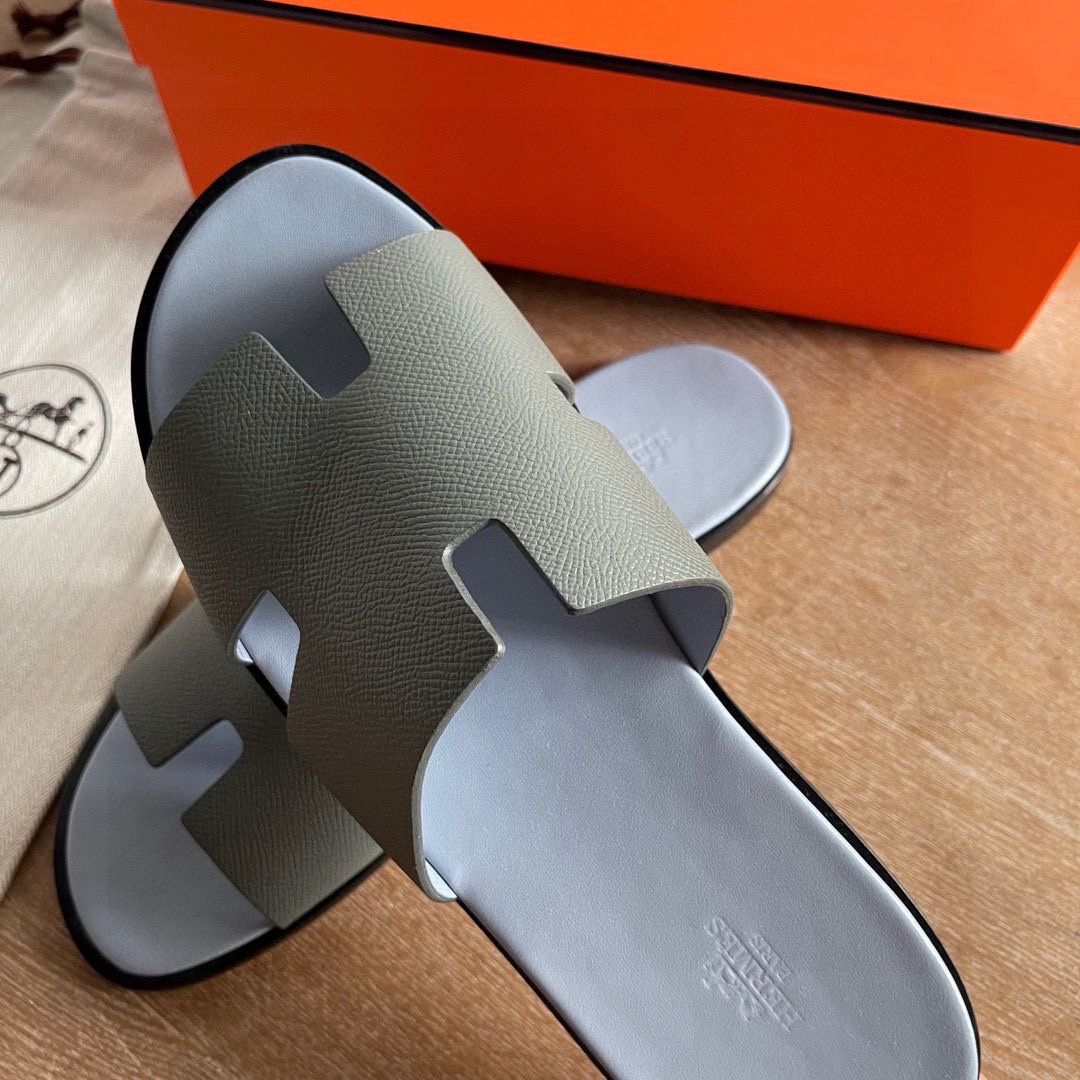 Hermes Izmir Sandals in Vert Amande Epsom Calfskin with Blue Insole - Image 6