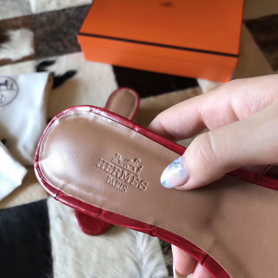 Hermes Oasis Sandals In Red Shiny Niloticus Crocodile - Image 5
