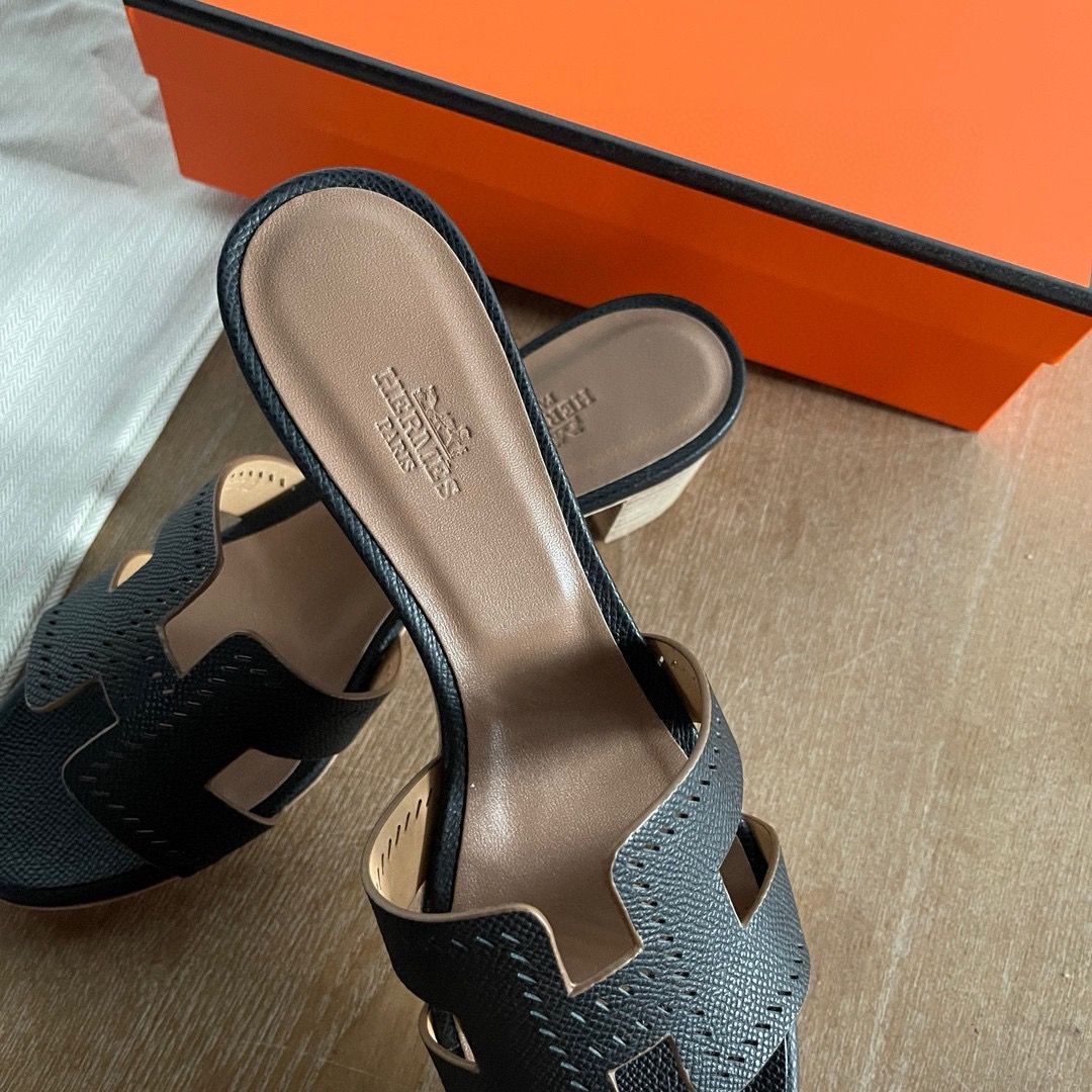 Hermes Oasis Sandals in Black Perforated Epsom Leather - Image 4