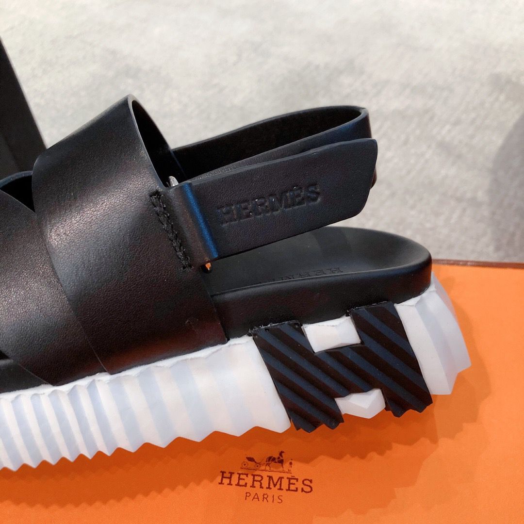 Hemes Women's Electric Sandals in Black Leather - Image 6