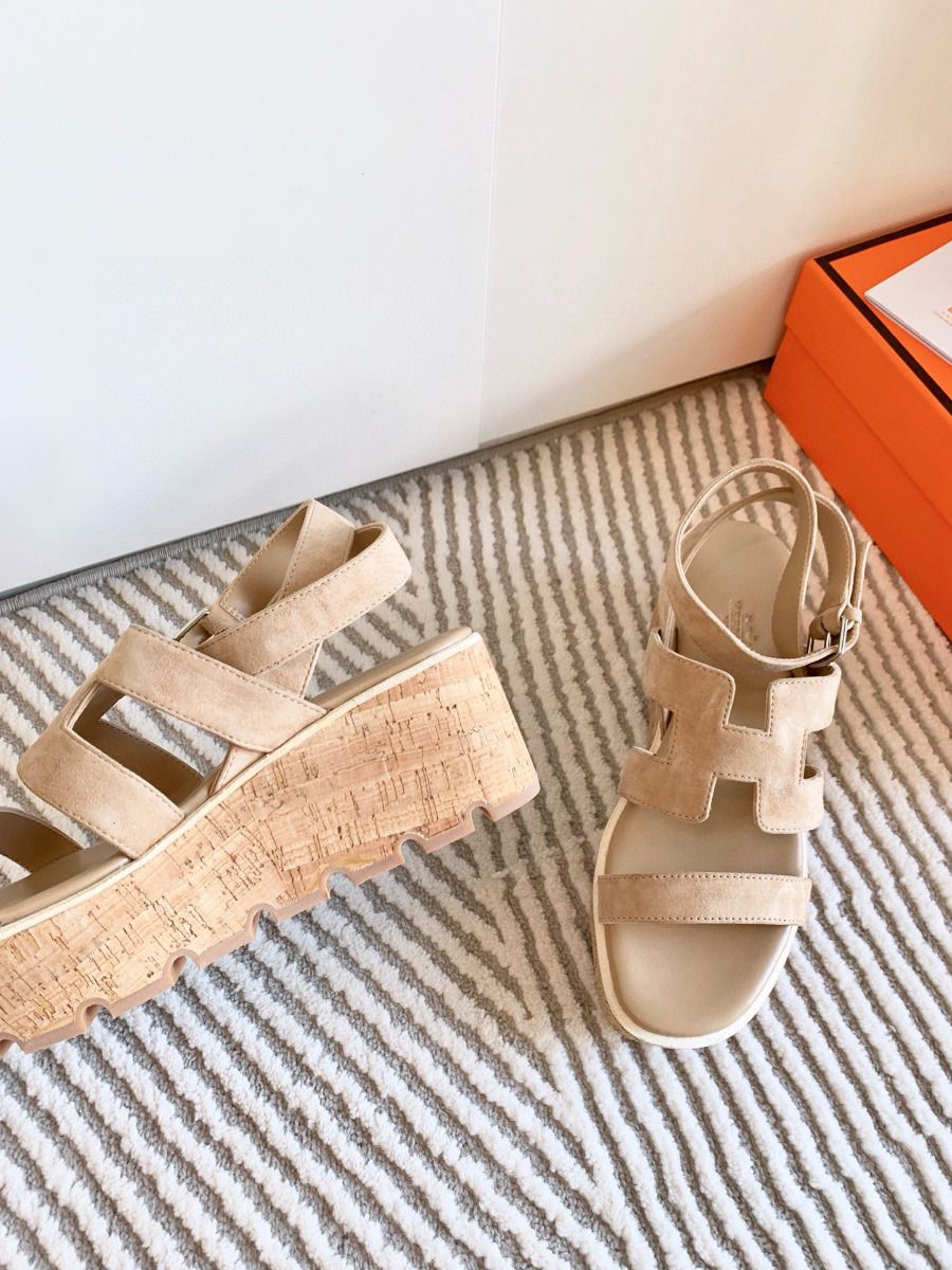 Hermes Havane 30 Sandals in Beige Suede Leather - Image 8