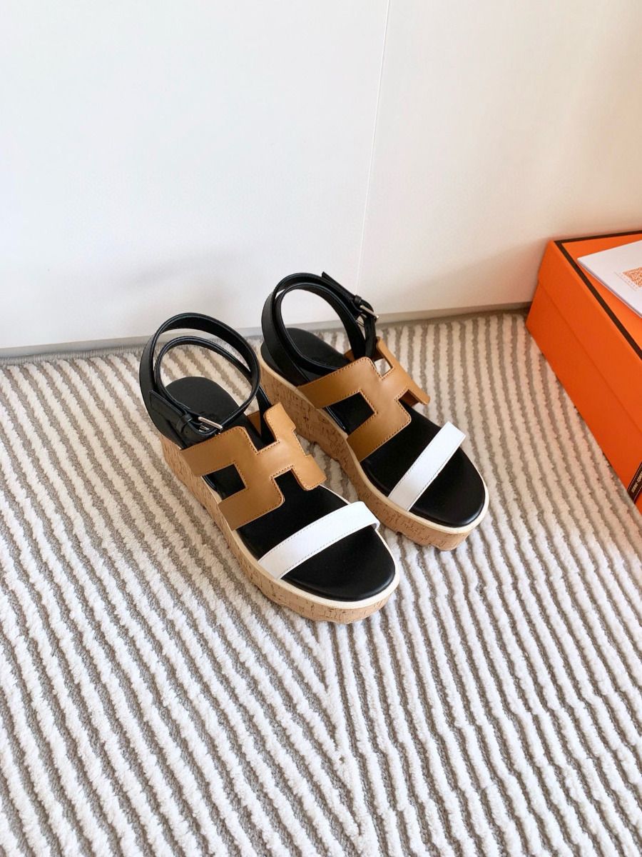 Hermes Havane 30 Sandals in Bi-color Calfskin Leather - Image 5