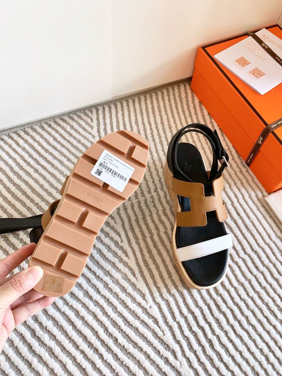 Hermes Havane 30 Sandals in Bi-color Calfskin Leather - Image 9