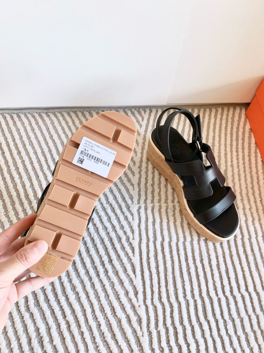 Hermes Havane 30 Sandals in Black Calfskin Leather - Image 9