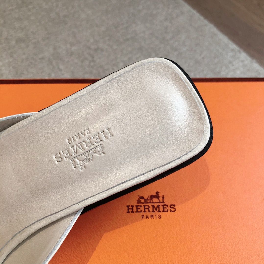 Hermes Women's Ilot 50 Sandals in White Leather - Image 7