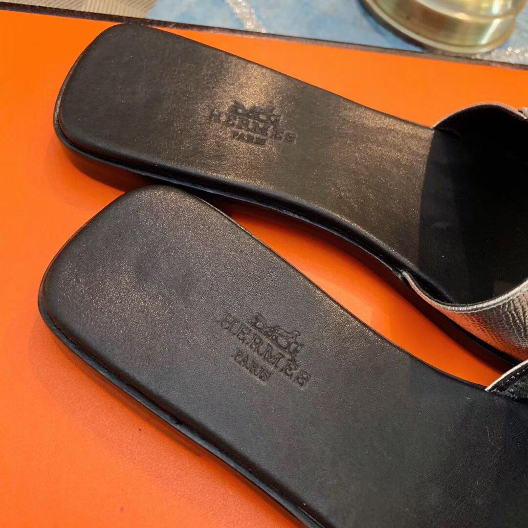 Hermes View Sandals In Silver Epsom Leather - Image 5