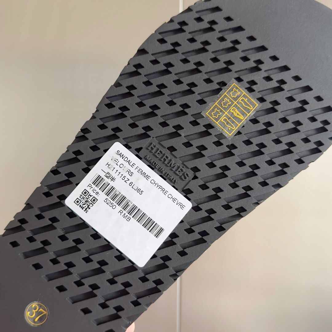 Hermes Women's Chypre Sandals In Canvas with Black Leather - Image 4