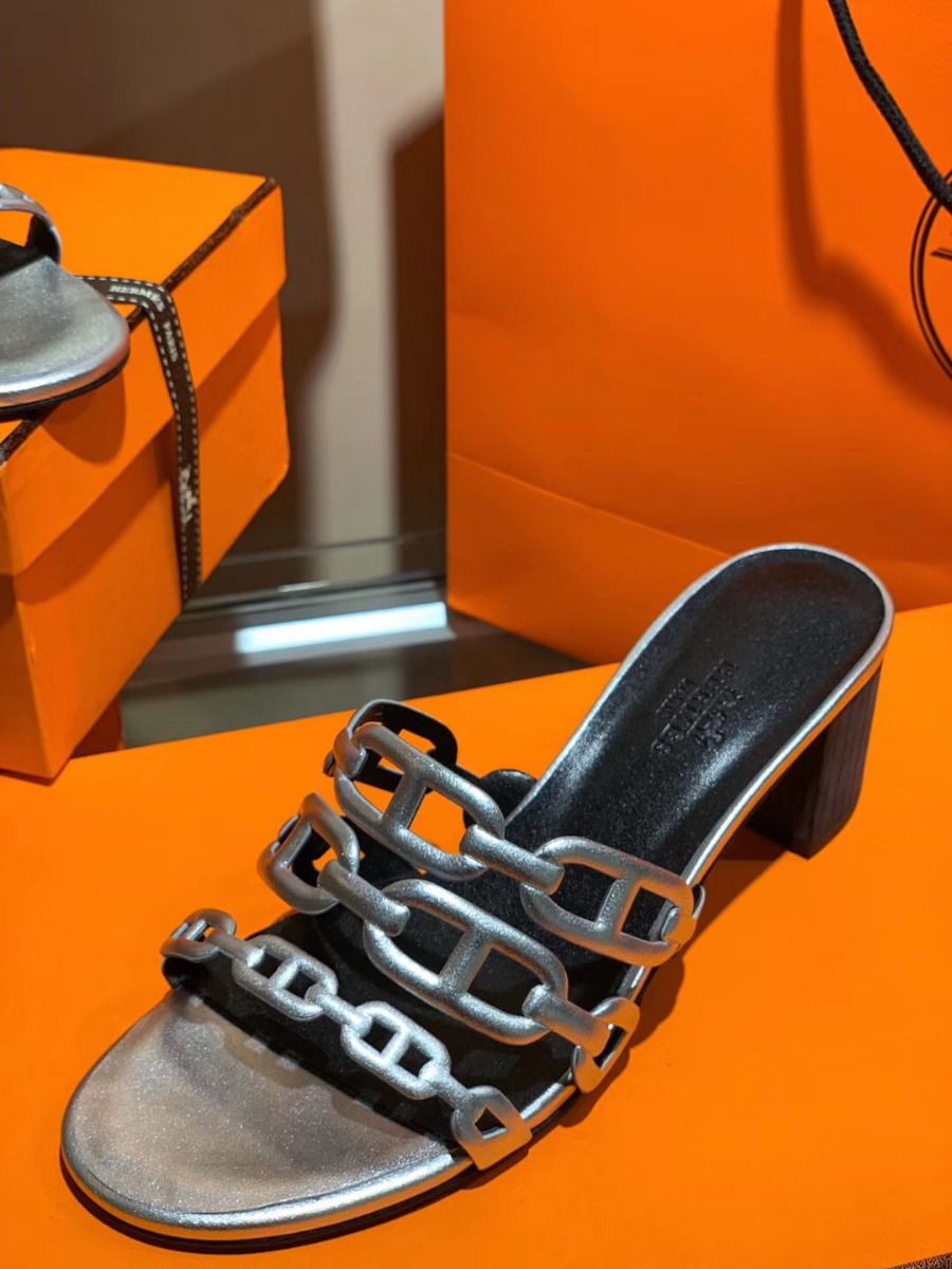 Hermes Tandem Sandals In Silver Metallic Calfskin - Image 8