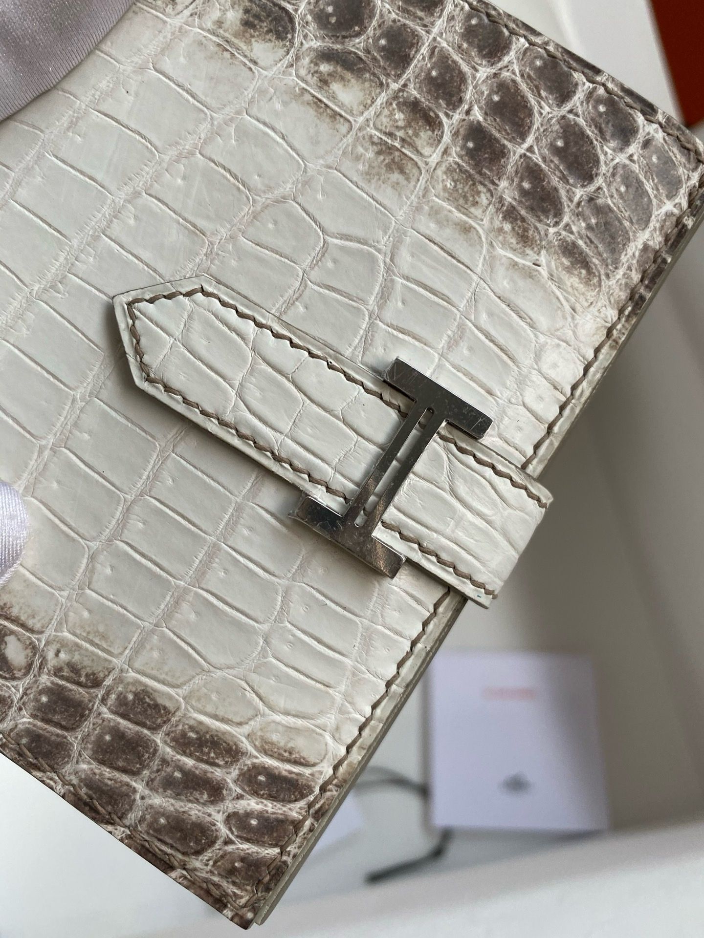 Hermes Bearn Compact Wallet in Himalaya Alligator Leather - Image 4