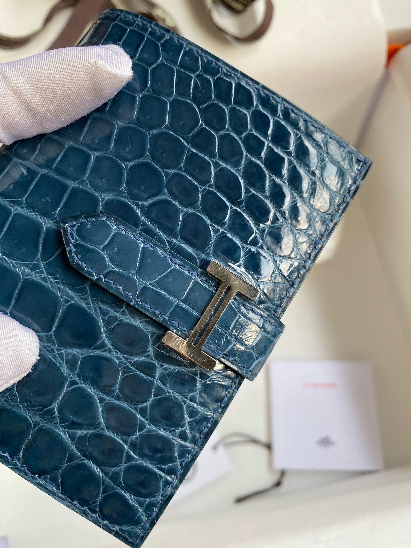 Hermes Bearn Compact Wallet in Cobalt Shiny Alligator Leather - Image 4