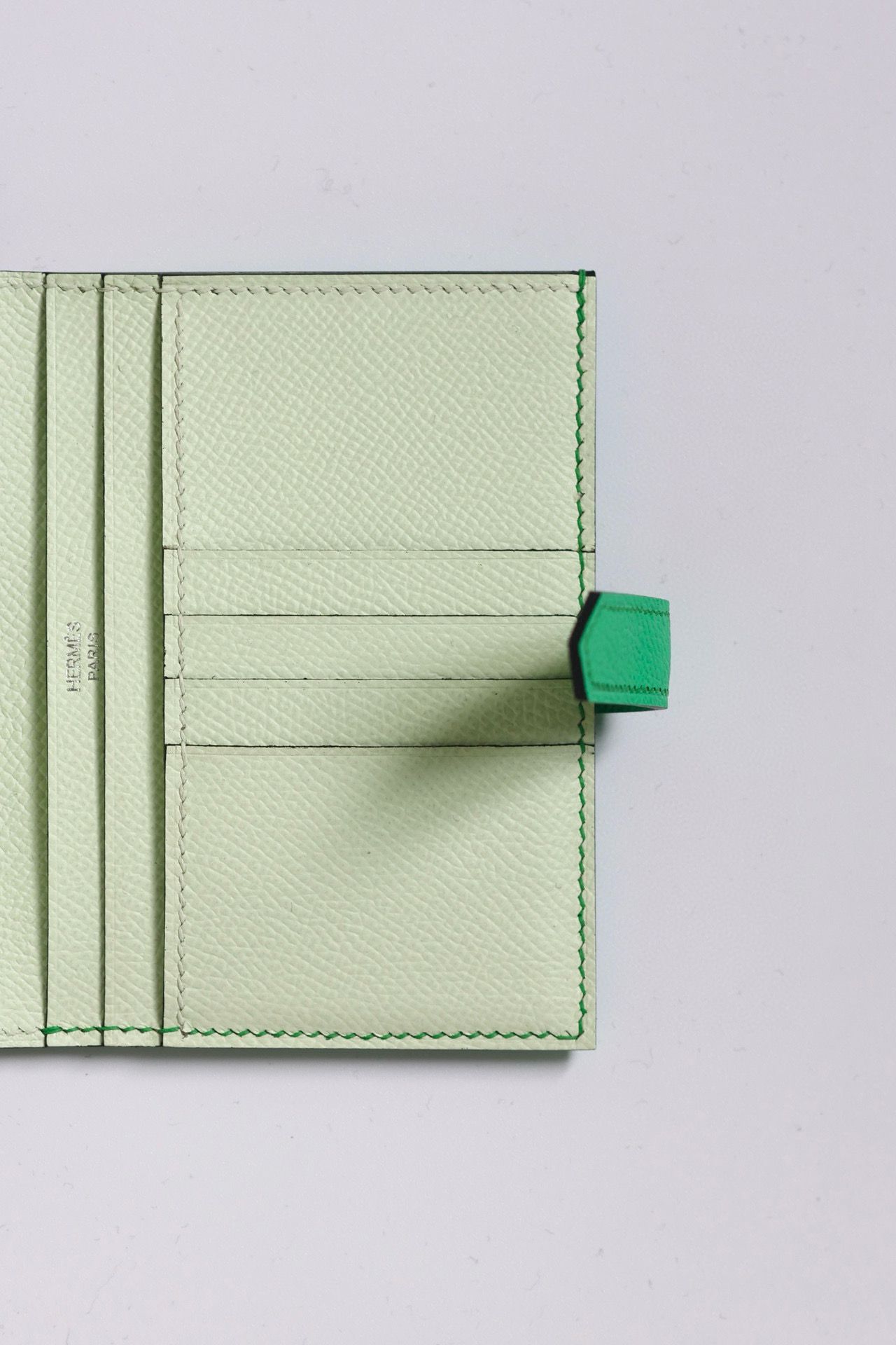 Hermes Bearn Compact Verso Handmade Wallet in Vert Comics Epsom Calfskin - Image 4