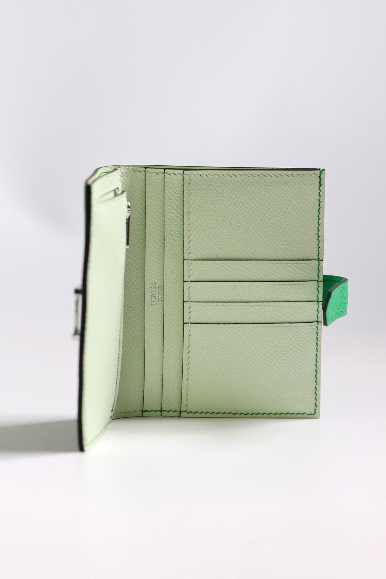 Hermes Bearn Compact Verso Handmade Wallet in Vert Comics Epsom Calfskin - Image 7