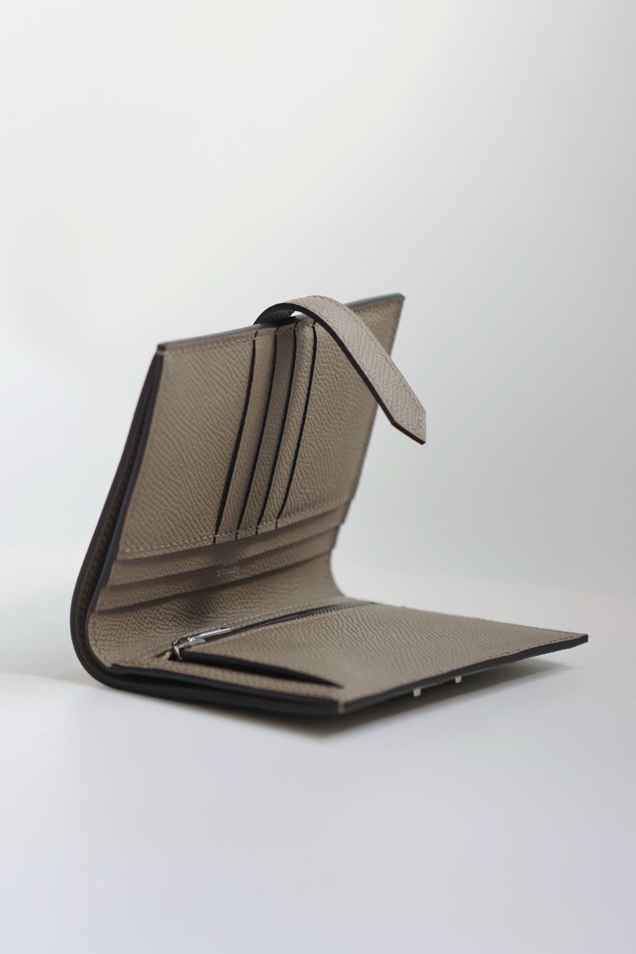 Hermes Bearn Compact Handmade Wallet in Gris Asphalt Epsom Calfskin - Image 4