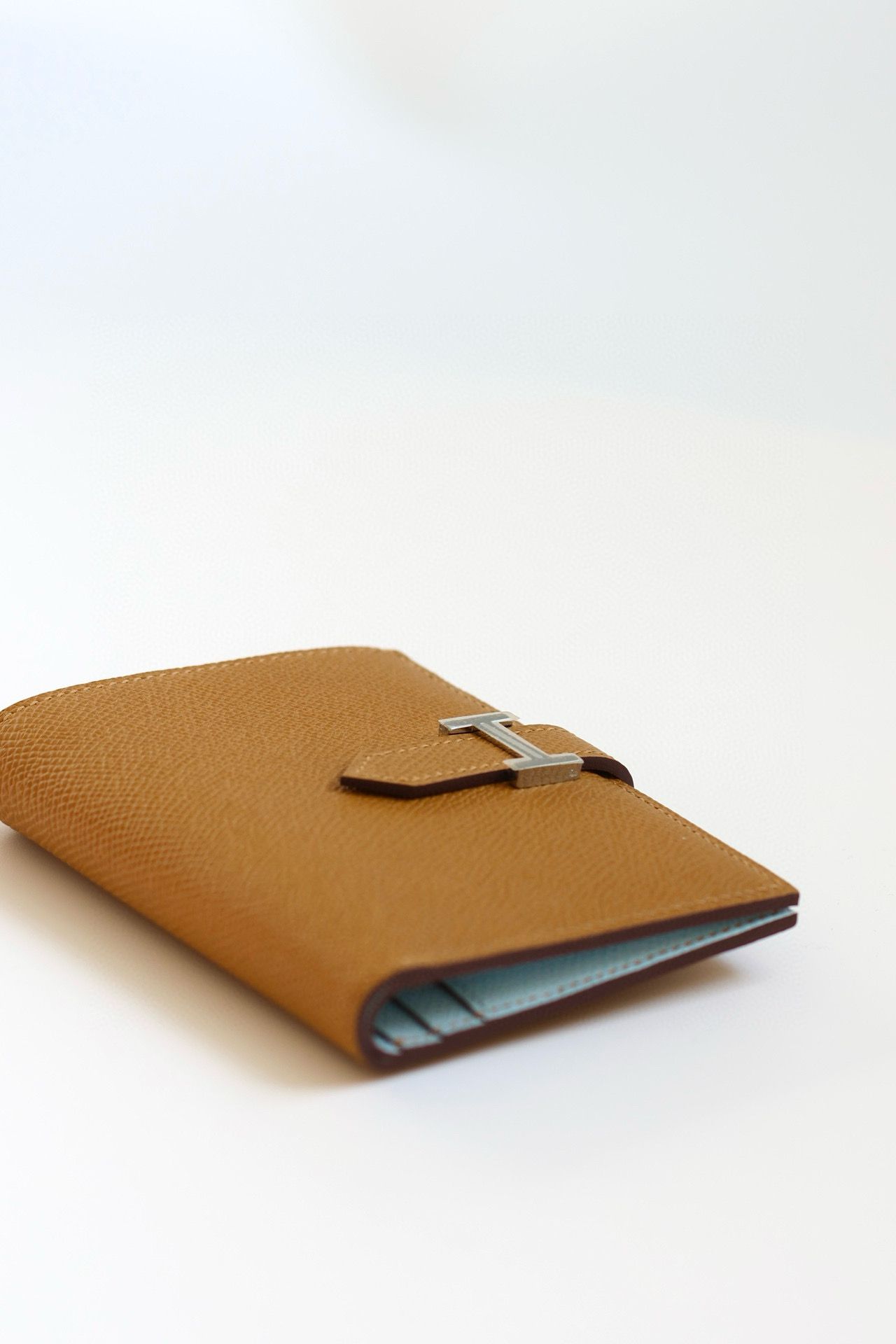 Hermes Bearn Compact Verso Handmade Wallet in Sesame Epsom Calfskin - Image 7