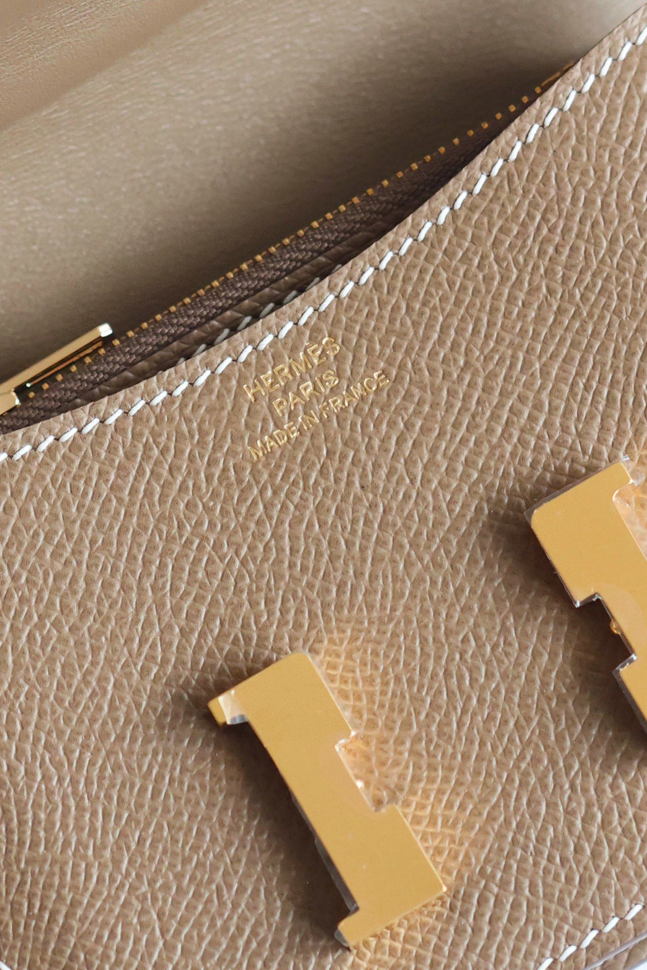 Hermes Constance Slim Wallet in Taupe Epsom Calfskin - Image 4