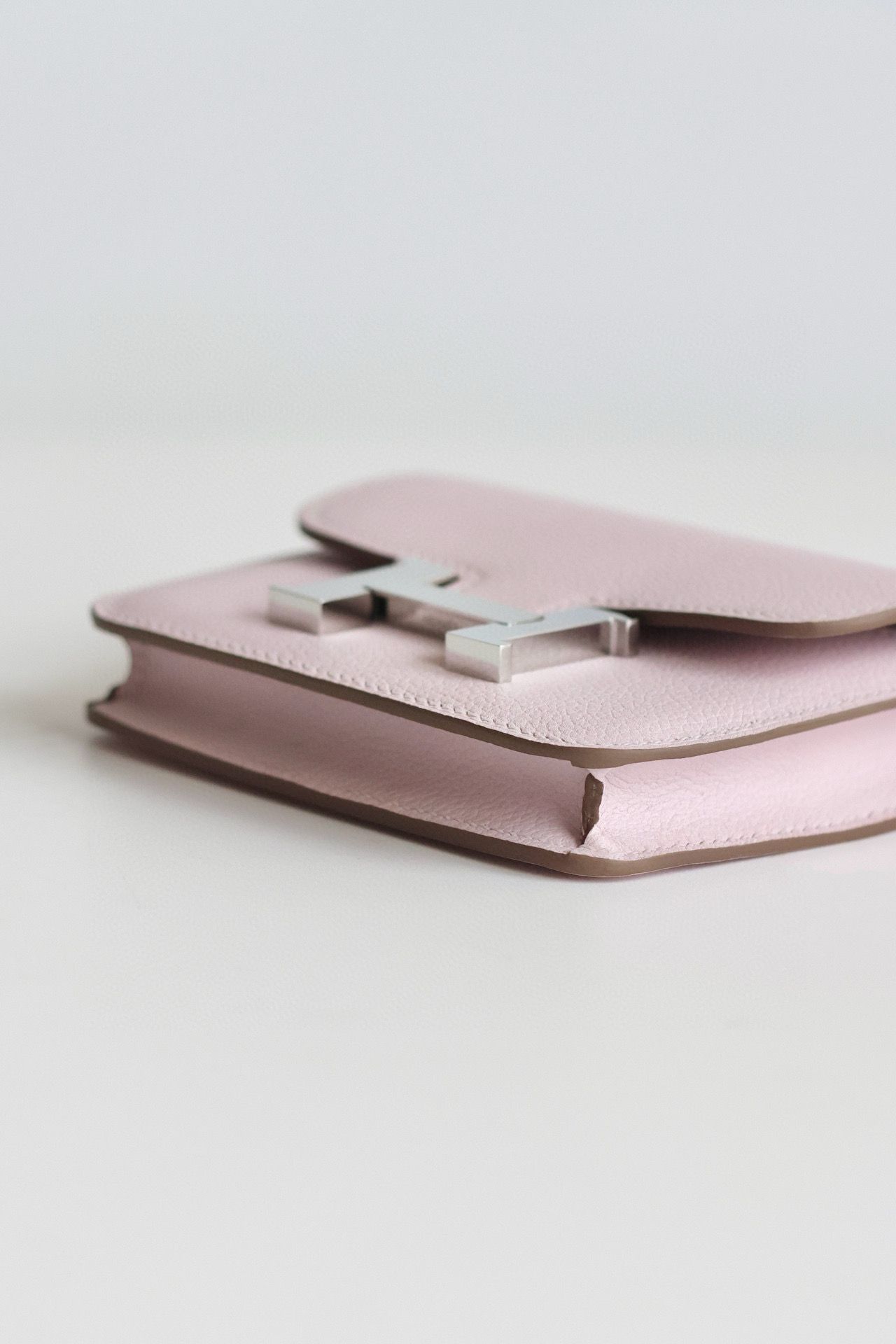 Hermes Constance Slim Wallet in Mauve Pale Epsom Calfskin - Image 7