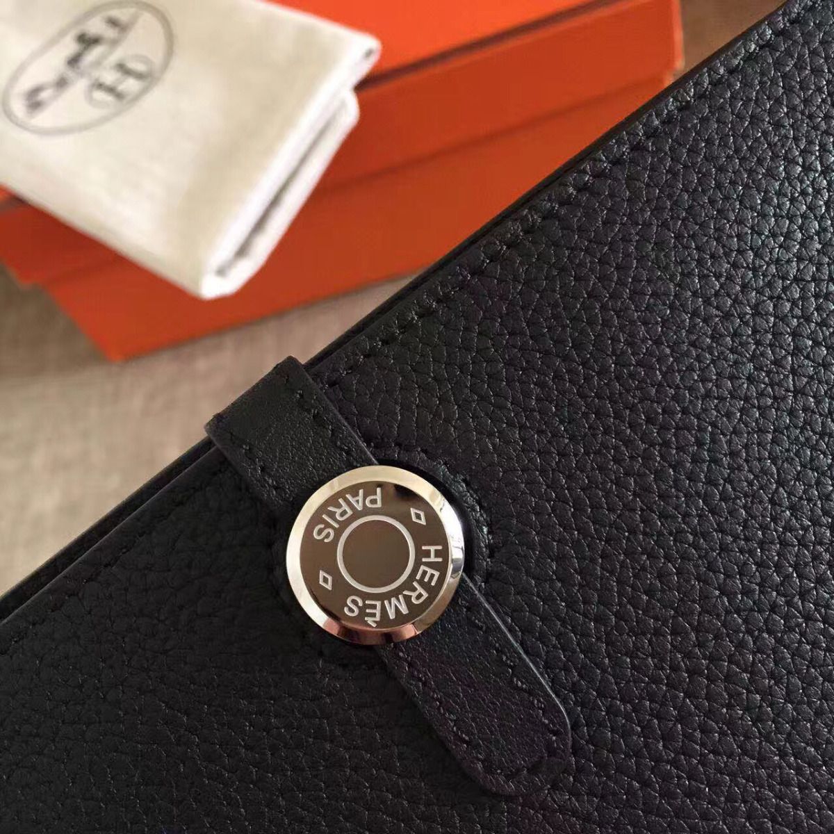 Hermes Dogon Duo Wallet In Black Clemence Leather - Image 3