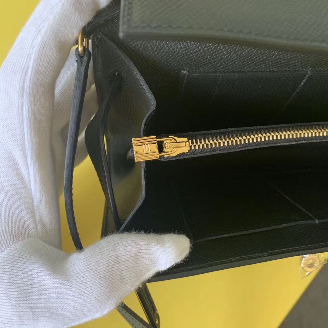 Hermes Kelly Classique To Go Wallet In Black Epsom Calfskin - Image 8